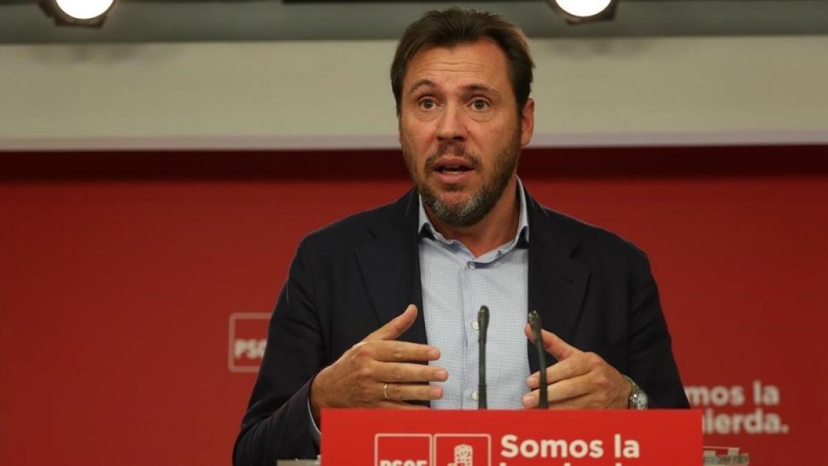 Rueda de prensa de Óscar Puente tras la reunión de la Comisión Permanente del PSOE.-DAVID CASTRO