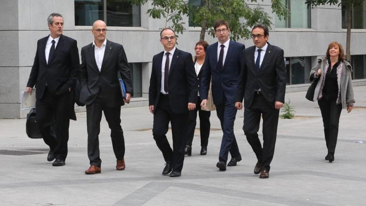 Siete de los consellers cesados a quienes la jueza Carmen Lamela ordenó prisión provisional.-JUAN MANUEL PRATS