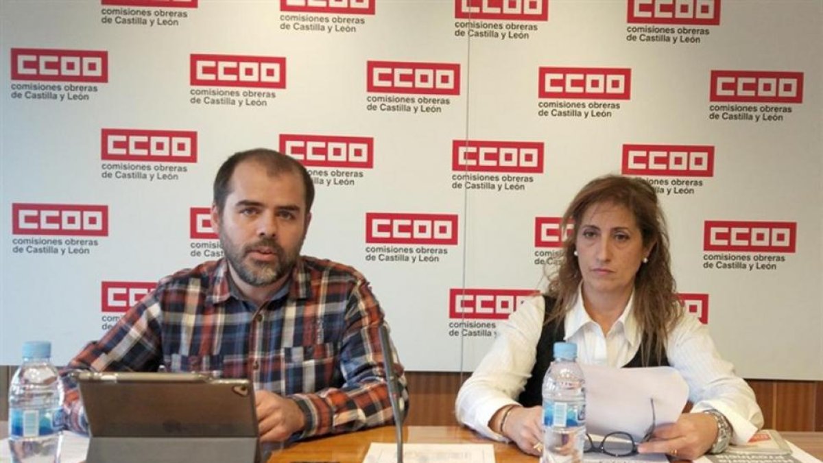 Raúl García y Montserrat Noriega durante la rueda de prensa.-EUROPA PRESS