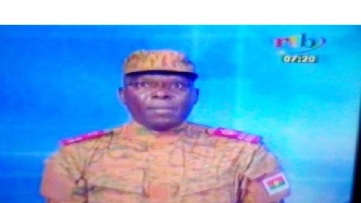 Declaración golpista en la televisión de Burkina Faso.-