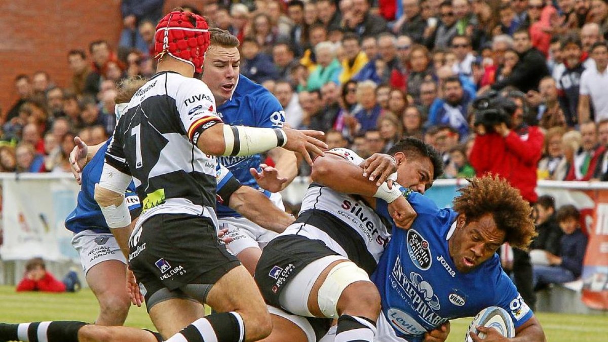 Mamea placa a Gavidi en la final de Liga de la pasada temporada-J.M. Lostau