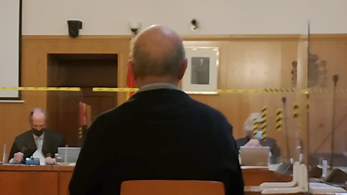 El hombre acusado, durante la declaración. / EP.