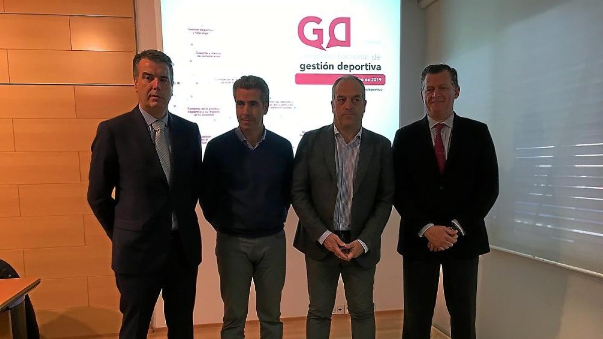 Alonso, Primo, Fuentes y Solanellas, antes de la presentación.-EL MUNDO