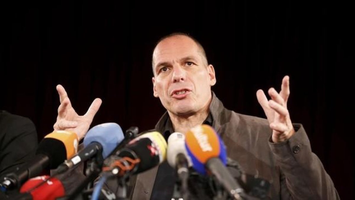 Varoufakis habla durante su rueda de prensa de presentación del nuevo movimiento, en Berlín.-REUTERS / FABRIZIO BENSCH