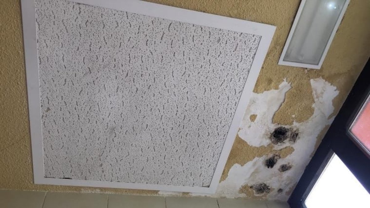 Humedades en el centro de especialidades de Arturo Eyries que denuncia Satse Valladolid. -SATSE