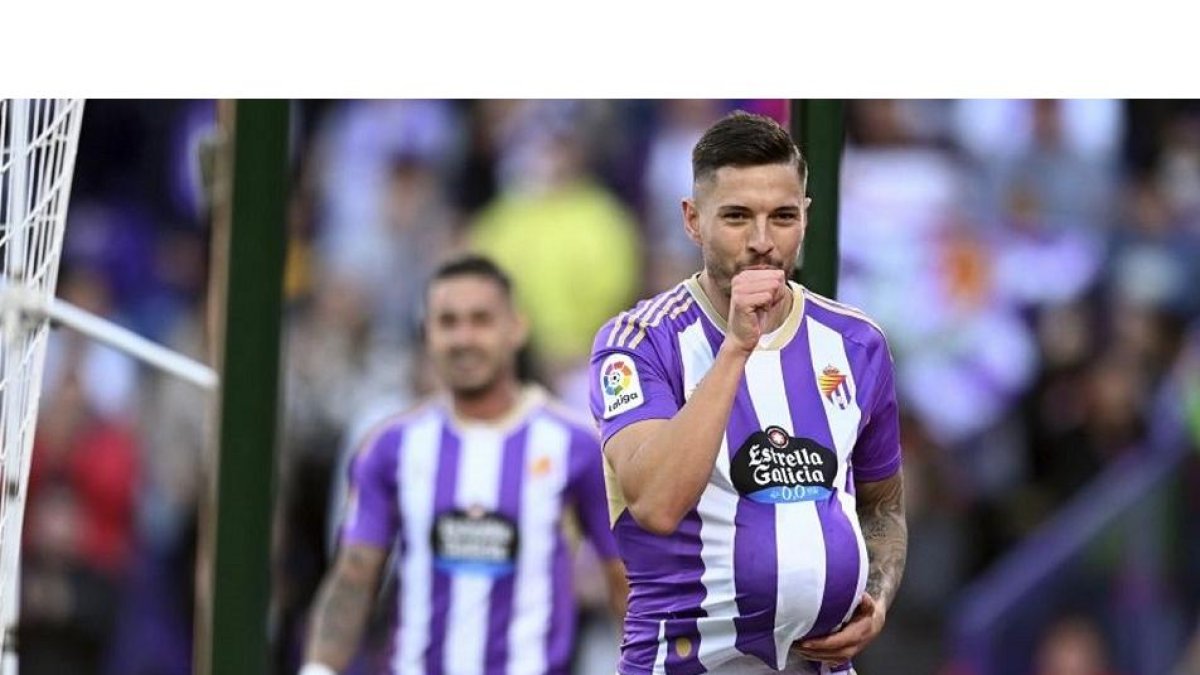 JaviSánchez, qu dedicó su gol ante el Elche en Zorrilla, vuelve al equipo tras ser padre. / LALIGA