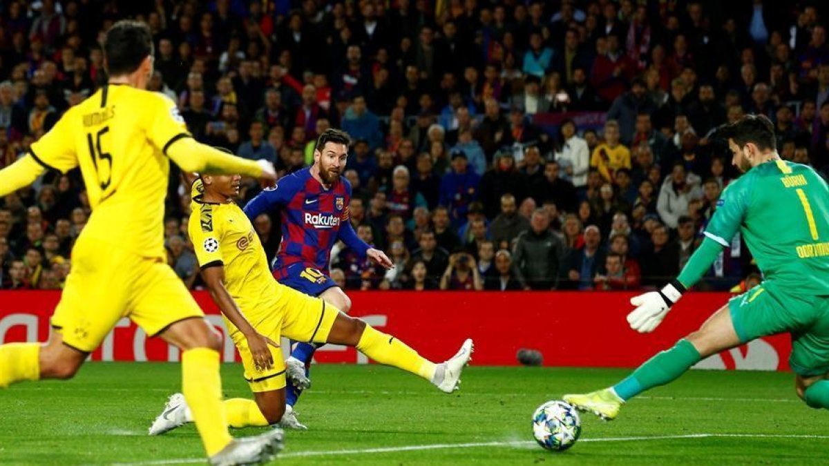 Messi marca su gol.-EFE