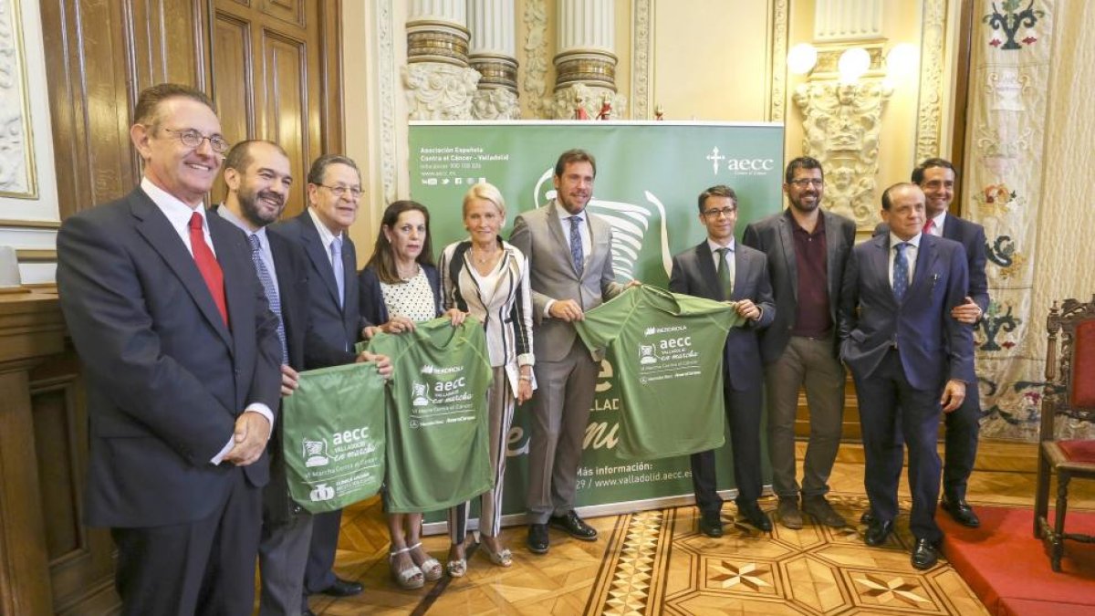 El alcalde de Valladolid, Óscar Puente, participa en la presentación de la V Marcha contra el cáncer de Valladolid-R. Valtero
