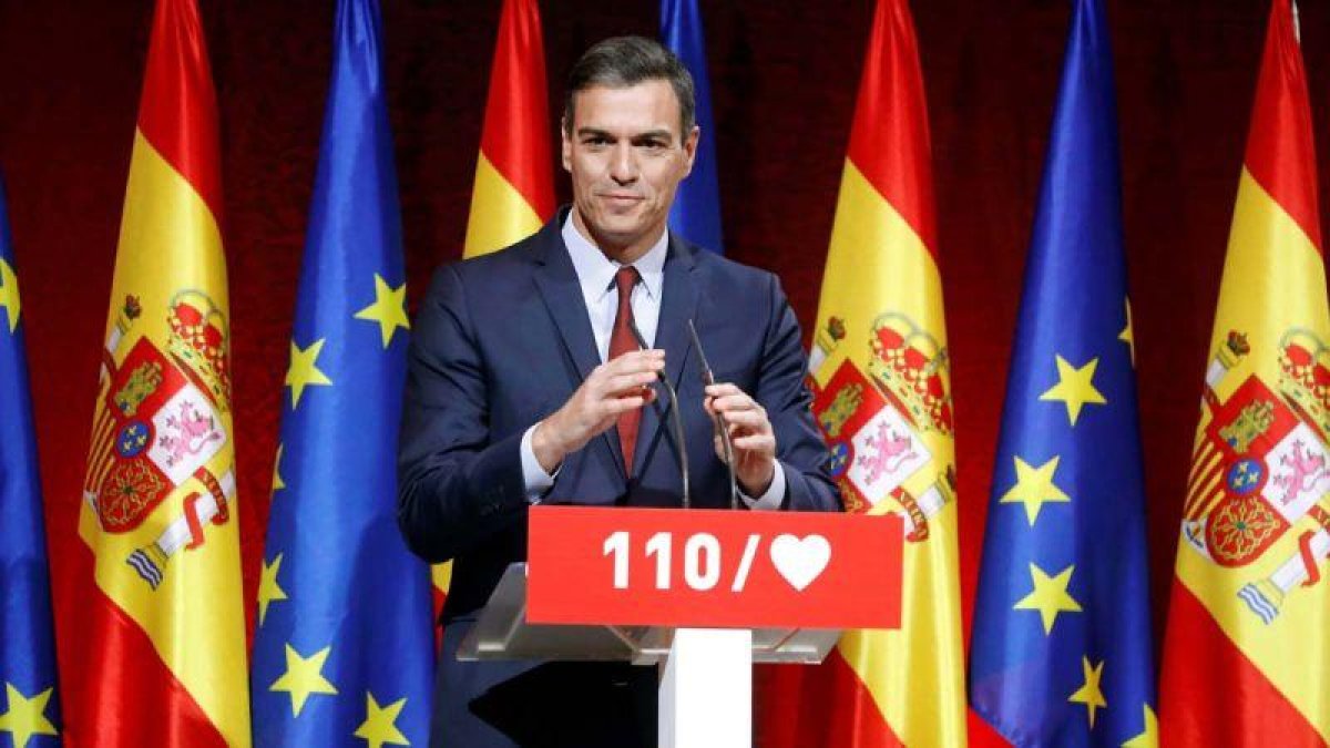 Pedro Sánchez presenta sus medidas para que España avance.-BALLESTEROS (EFE)