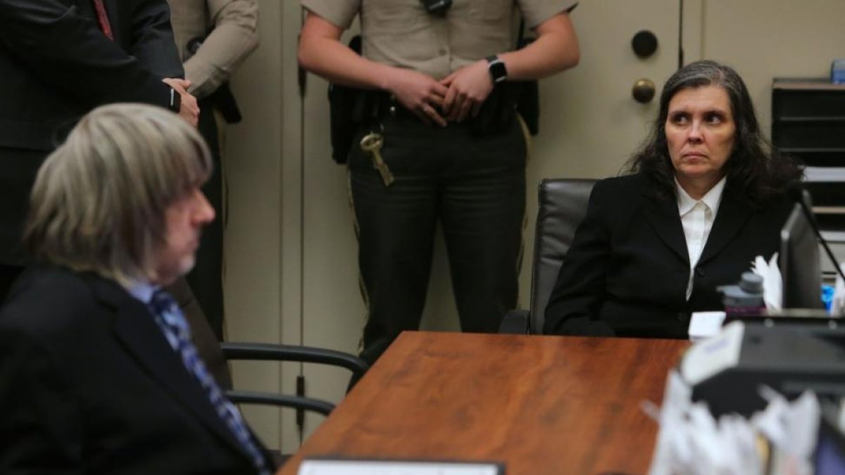 David y Louise Turpin en el juzgado de Riverside, California, junto a sus abogados.-AFP / TERRY PIERSON