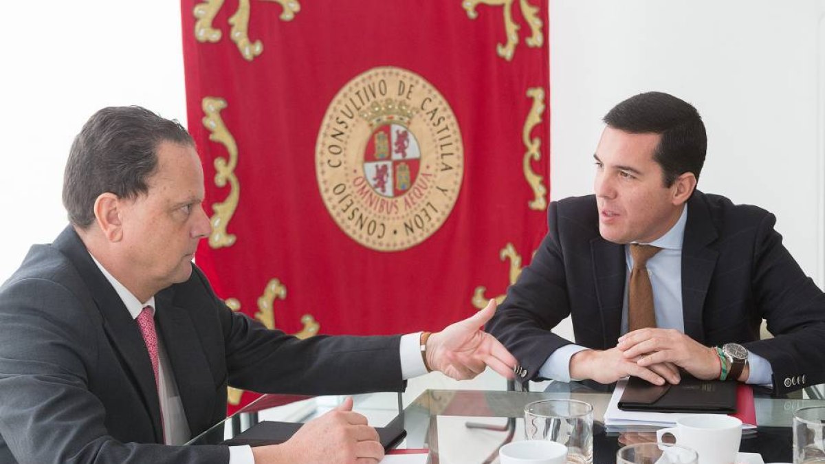 El presidente del Consejo Consultivo de Castilla y León, Mario Amilivia, recibe al presidente del Consejo Consultivo de Extremadura, Pedro Tomás Nevado-Batalla Moreno-Ical