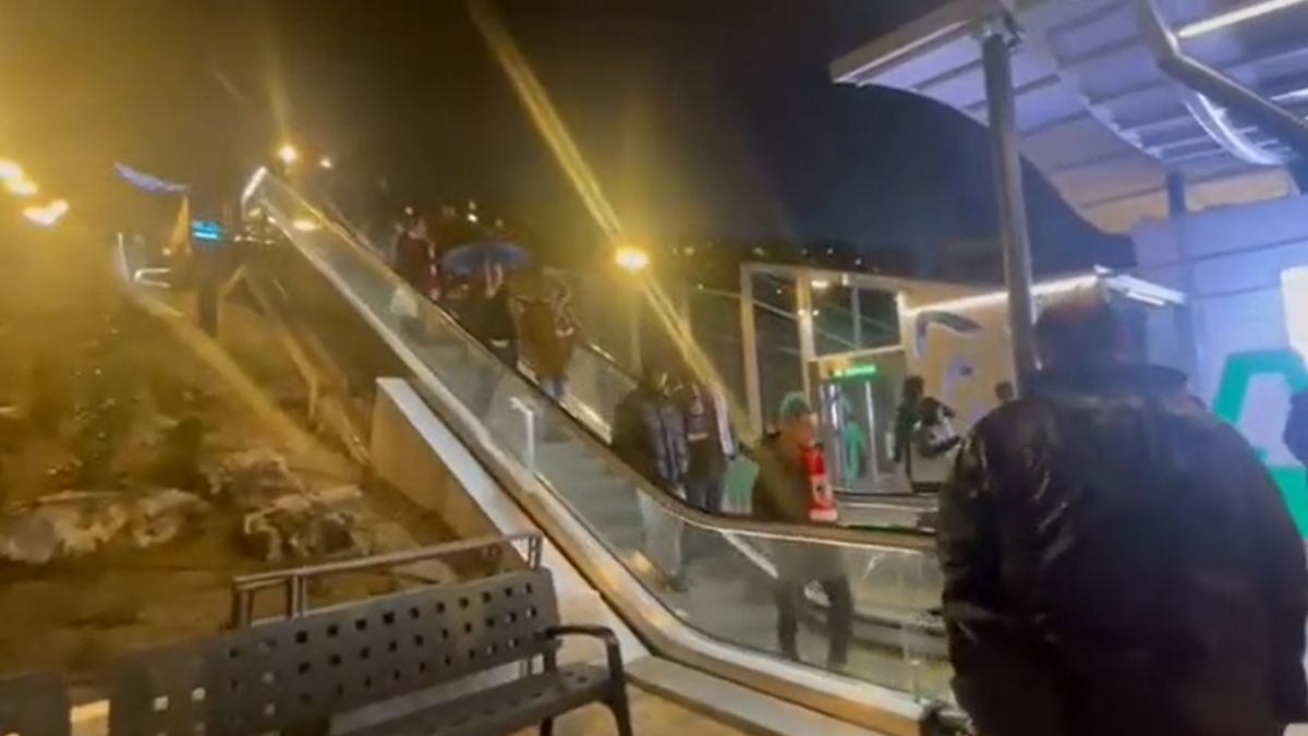 El fútbol llena el elevador y las escaleras de Parquesol. E.M.