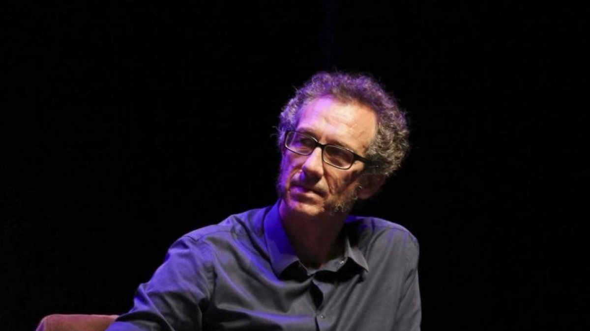El escritor Ricardo Menéndez Salmón, ayer, la Feria del Libro.-F.L.V