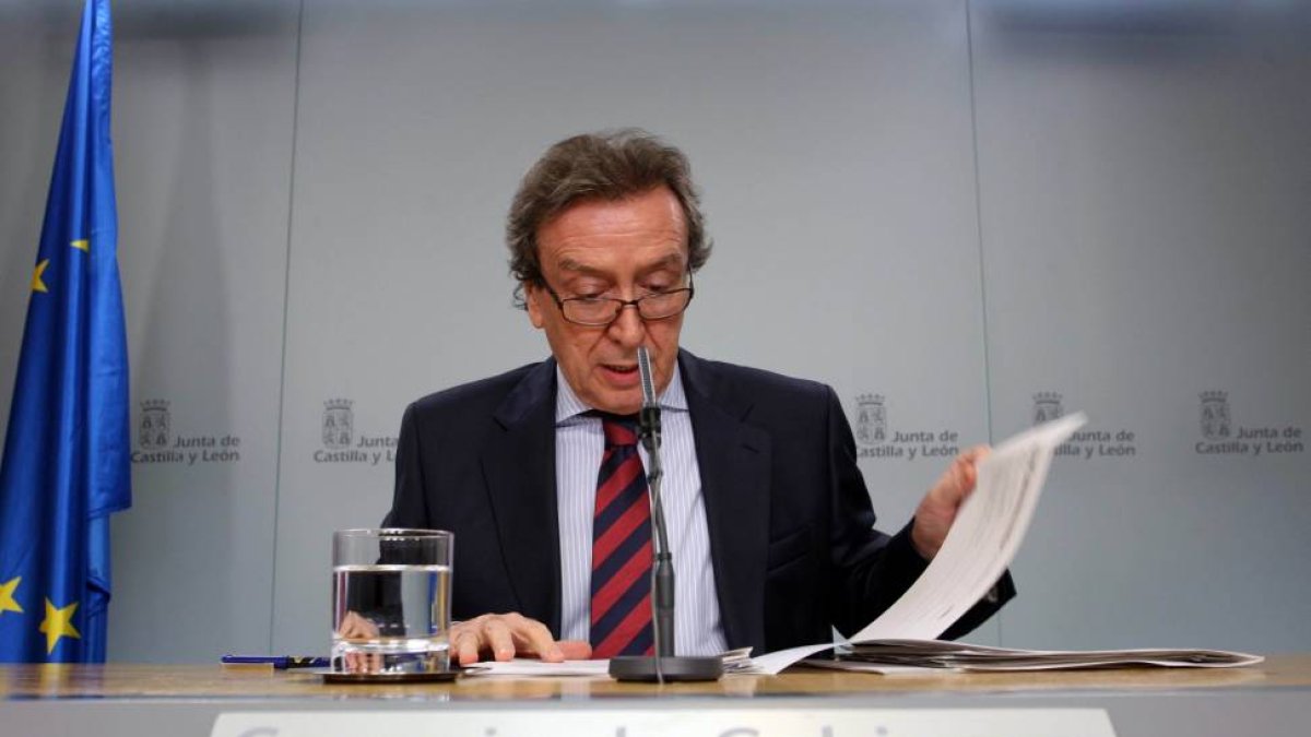 El consejero de la Presidencia y portavoz de la Junta, José Antonio de Santiago, durante la rueda de prensa posterior a la reunión del Consejo de Gobierno de Castilla y León-Ical
