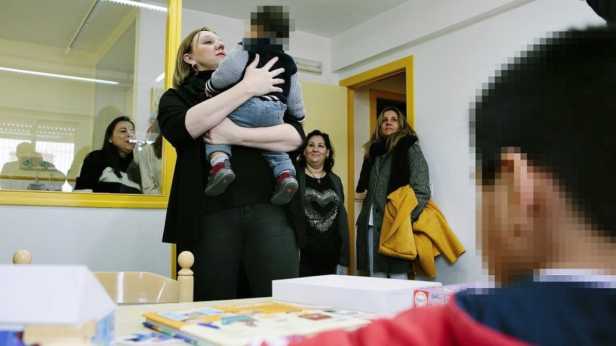 La consejera de Familia, Isabel Blanco, visita la Residencia de Acogida Marillac. ICAL