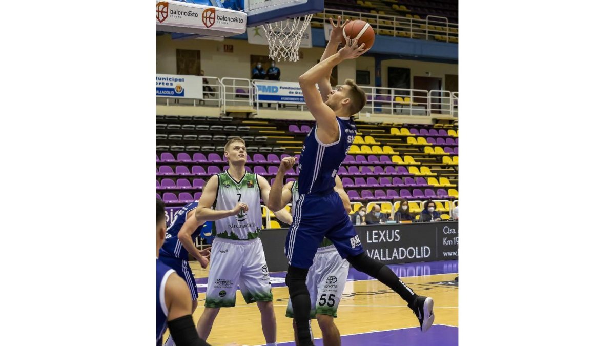 15/11/2020. VALLADOLID. PHOTOGENIC/PABLO REQUEJO. BALONCESTO LEB-Oro: Clínica Sur Aspasia-CB Cáceres.