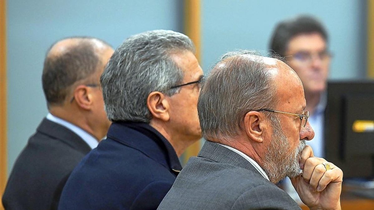 Alfredo Blanco, Manuel Sánchez y León de la Riva en el Tribunal Superior de Justicia.-ISRAEL L. MURILLO