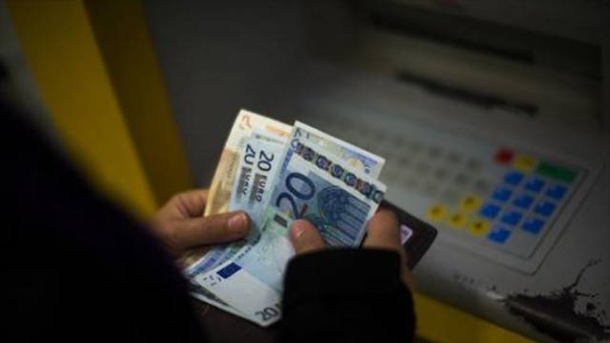 La Diputación de Valladolid llevará cajeros móviles a los pueblos. E. M.