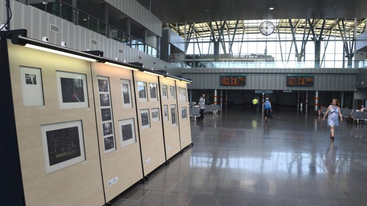 La estación de Adif de Burgos-Rosa de Lima acoge la presentación de la exposición ‘Caminos de Hierro’.-ICAL