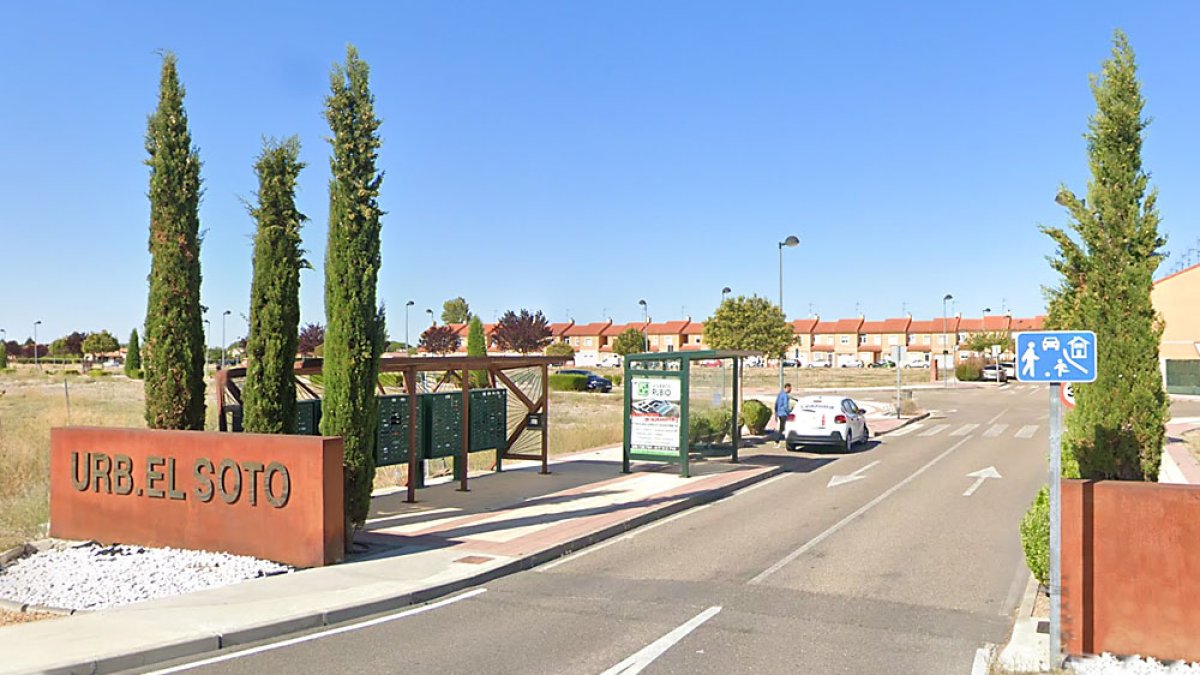 Entrada a la urbanización 'El Soto' de Aldeamayor de San Martín. GGL SW