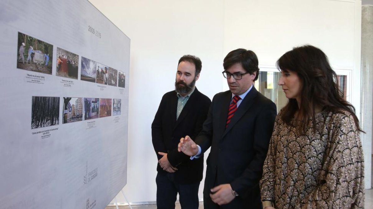 El director de Comunicación, Alejandro Salgado junto a la vicerrectora.-ICAL