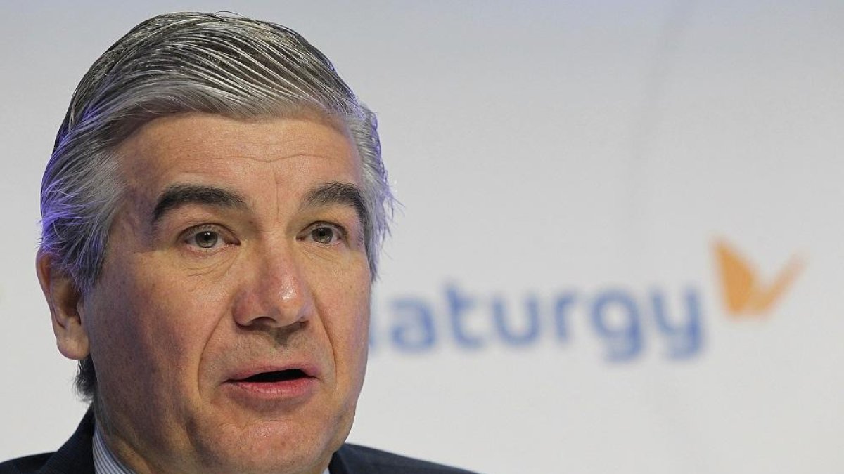 El presidente de Naturgy, Francisco Reynés, comparece en rueda de prensa momentos antes de comenzar la Junta General de Accionistas.-ICAL