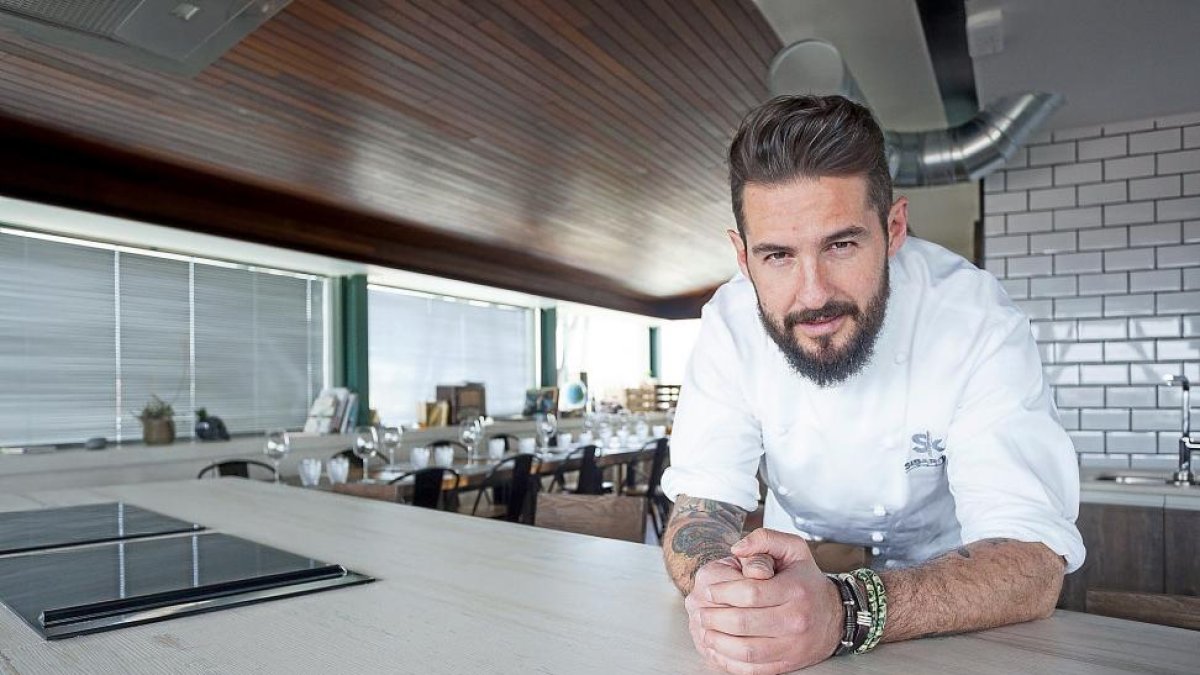 El cocinero Javier Peña en su local Sibaritas Klub, situado en la décima planta del Museo de la Ciencia.-PHOTOGENIC