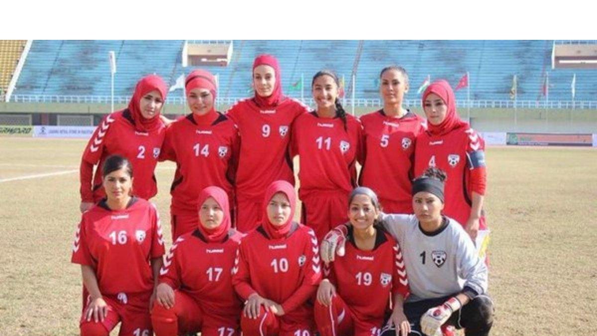 Imagen de la selección afgana de fútbol publicada por la capitna Popal en su cuenta oficial de Twitter.-TWITTER / KHALIDA POPAL