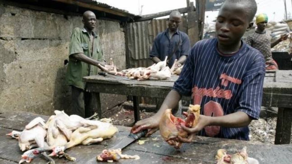 Puesto de carne en Nigeria.-Foto: AP