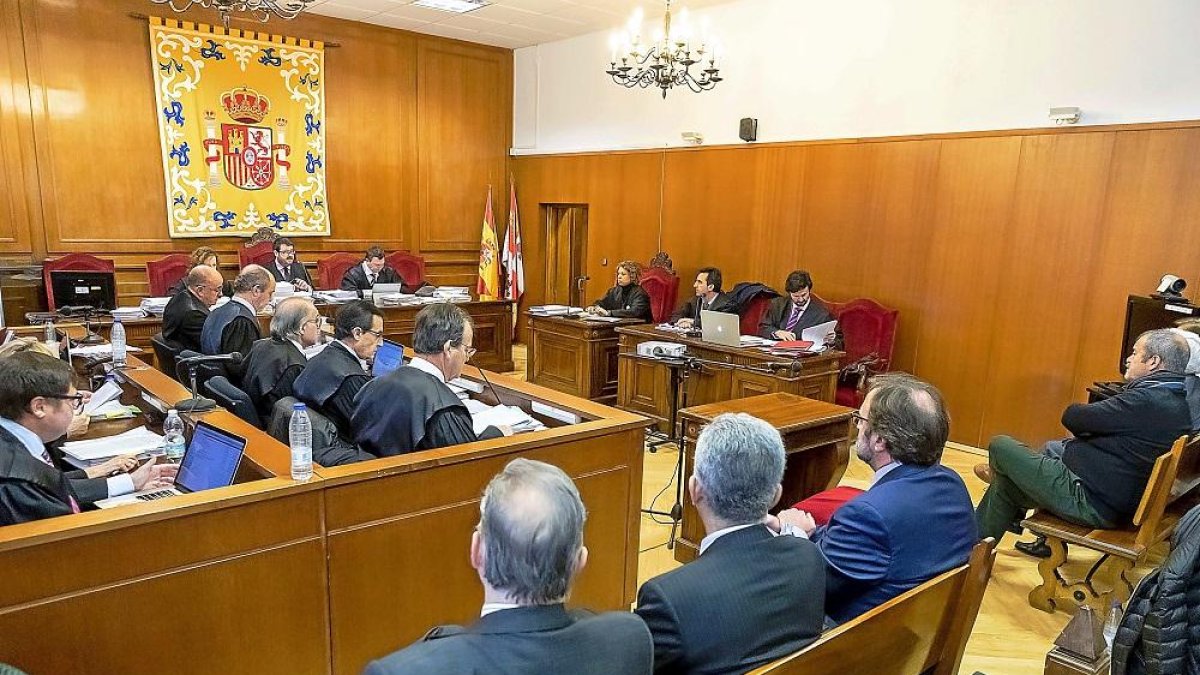 Una de las sesiones del juicio por las prejubilaciones de Caja Segovia celebrado en la Audiencia provincial.-ICAL