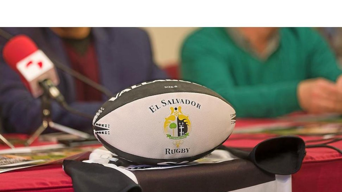 Detalle de la presentación, con el oval.-P. REQUEJO