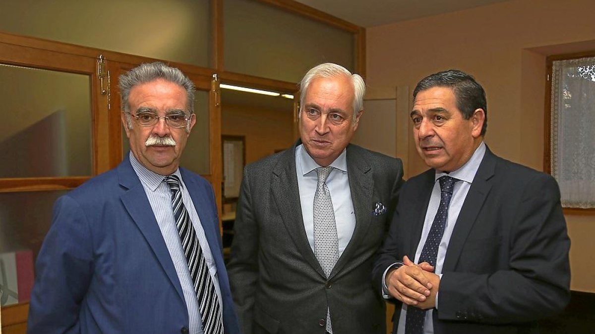 José Luis Concepción y Julio Sanz Orejudo en la reunión de la Comisión Mixta.-ICAL