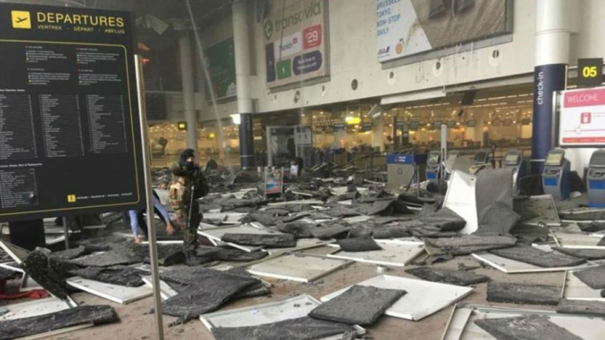 Imágenes de Twitter de los atentados en el aeropuerto Zaventem de Bruselas.-TWITTER