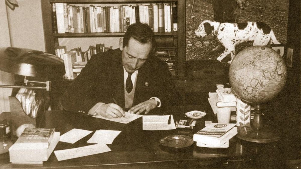 Delibes en el escritorio-E.M.