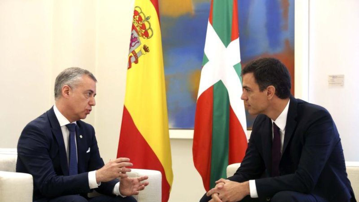 Reunión entre Pedro Sánchez e Iñigo Urkullu en la Moncloa.-DAVID CASTRO