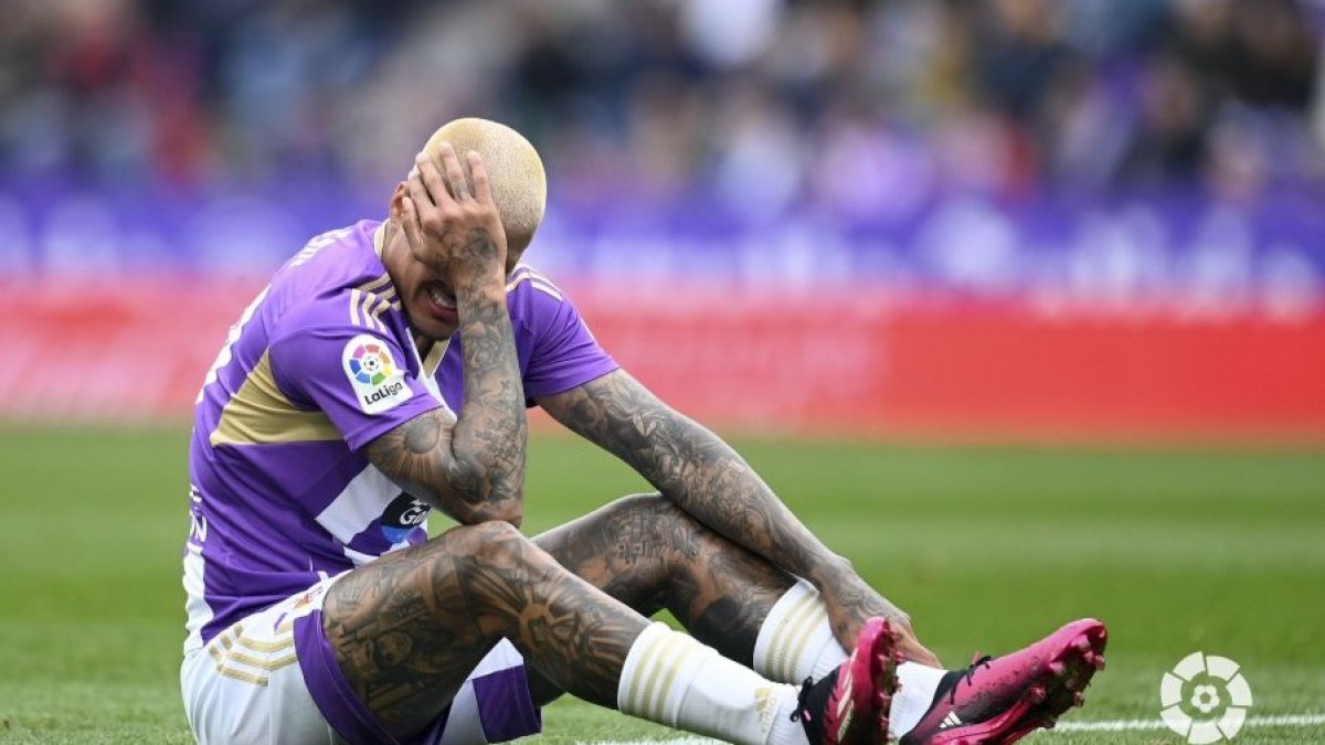 Kenedy, lesionado.