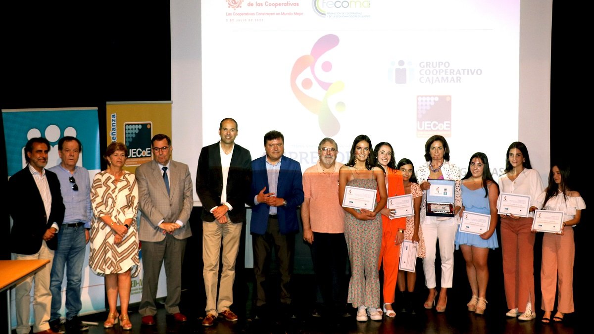 Premiados en la quinta edición del concurso “Emprendemos. Fomento del emprendimiento cooperativo en la escuela”.- E. M.