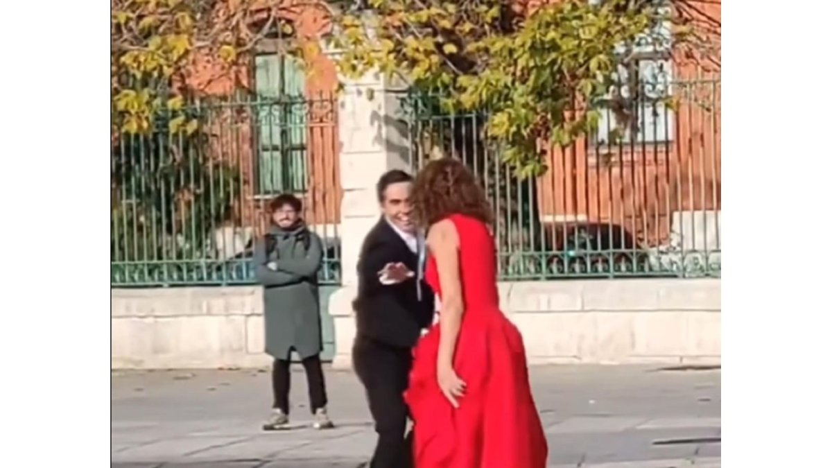 Vídeo del rodaje del spot publicitario de los Goya en Valladolid. X: @beapucela