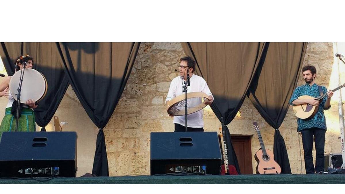 Maria Desbordes, Carlos Soto y Carlos Martín Aires durante un concierto.-ELMUNDO
