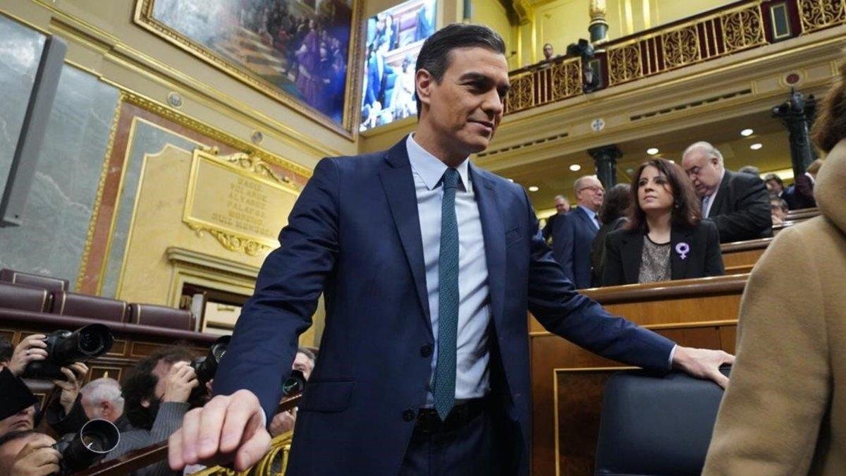 El candidato a la presidencia, Pedro Sánchez, en la segunda jornada del pleno de investidura.-DAVID CASTRO