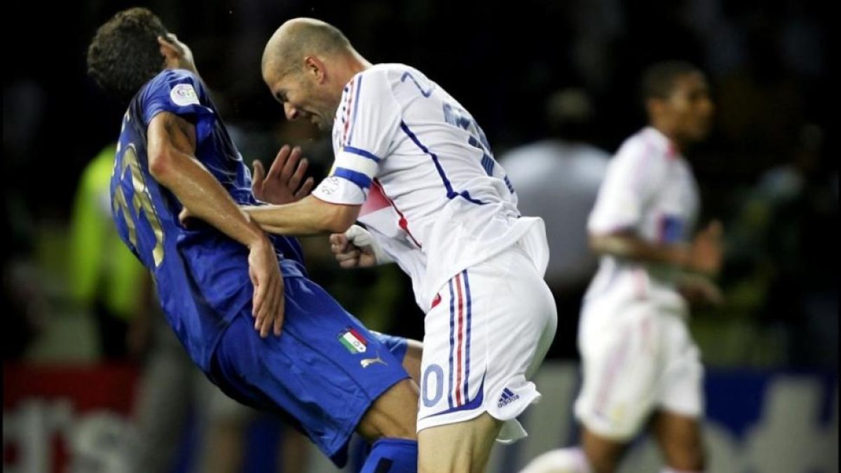 El cabezazo de Zidane a Materazzi, en la final del Mundial 2006.-REUTERS / PETER SCHOLS