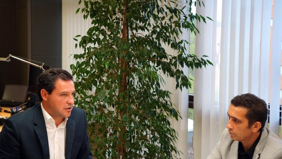 El portavoz del Grupo Parlamentario Popular de las Cortes de Castilla y León, Raúl de la Hoz, se reúne con los secretarios generales de UGT y CCOO en la Comunidad, Faustino Temprano y Vicente Andrés-ICAL