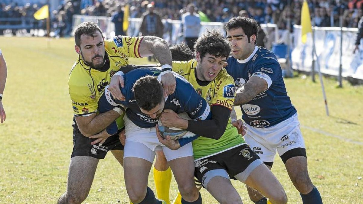 Katz y Gorostiza placan a Mateu en el último derbi disputado en febrero-Miguel Ángel Santos