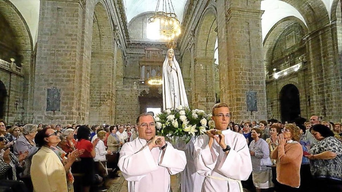 La imagen de la Virgen de Fátima a su llegada a la catedral-ICAL