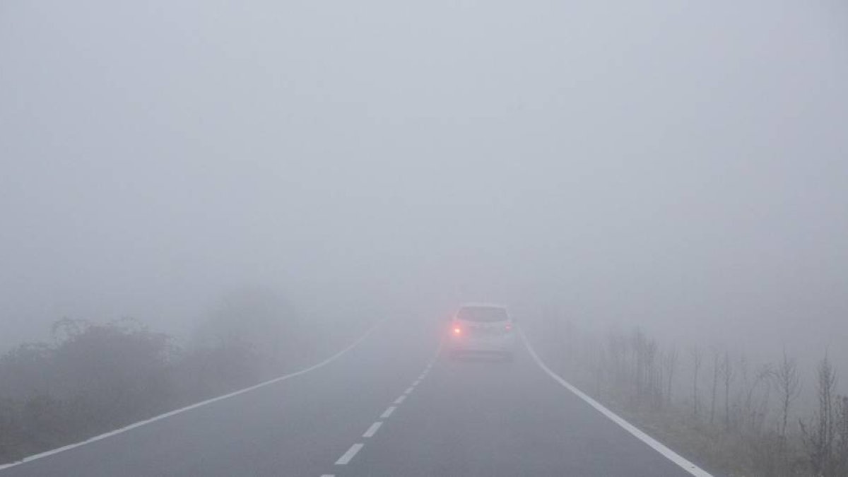 Niebla en la carretera de Matilla de los Caños a Salamanca-Ical