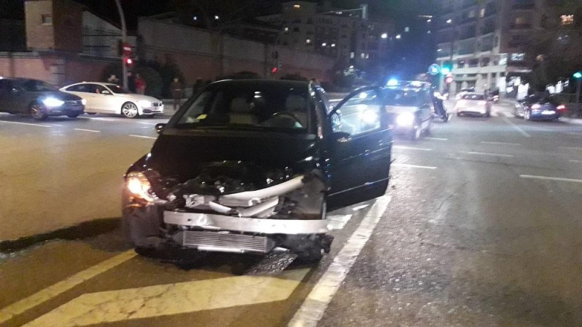 Accidente en Isabel La Católica.-@PoliciaVLL