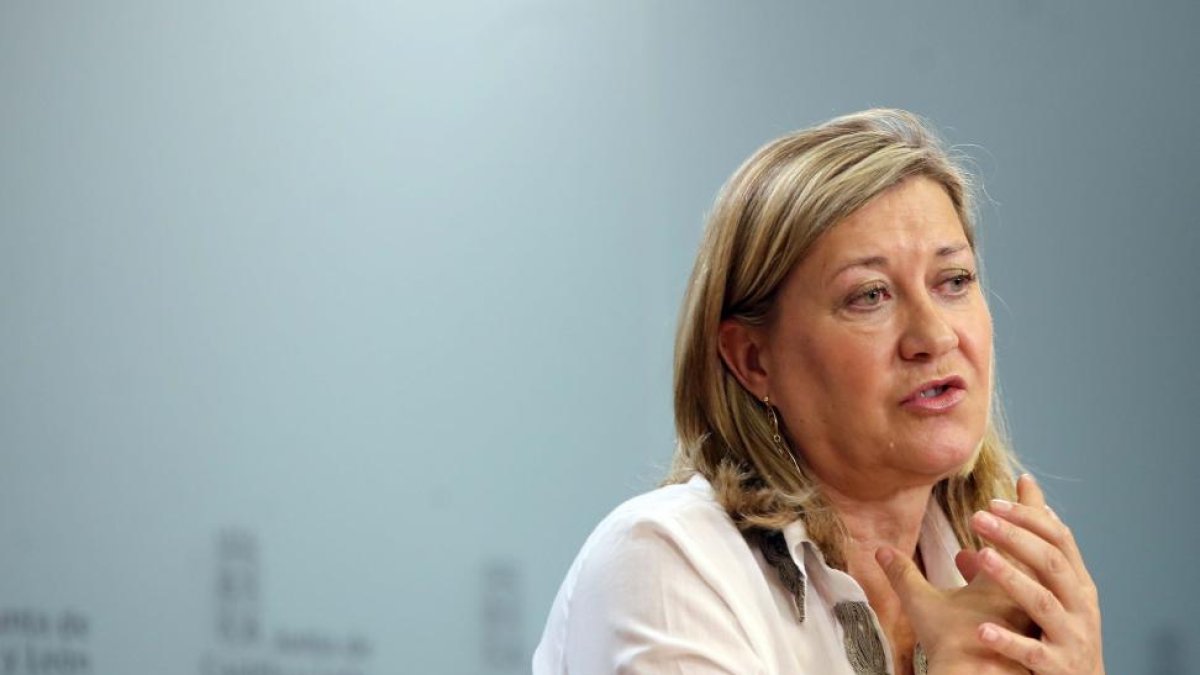 La consejera de Hacienda, Pilar del Olmo, comparece en la rueda de prensa posterior al Consejo de Gobierno.-ICAL