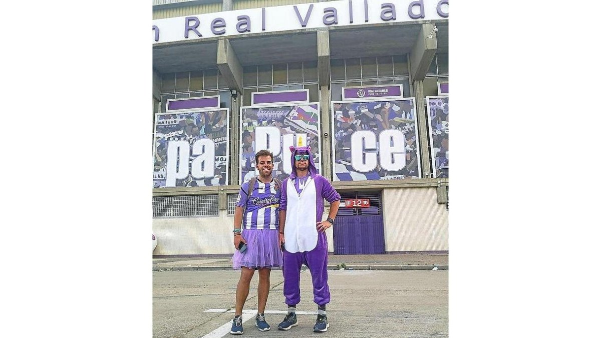 José Ramón Sánchez, con un compañero de aventura.-TWITTER