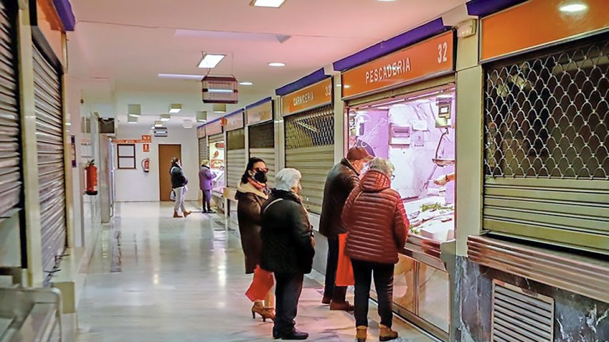 Galerías de alimentación Rondilla, un espacio que se renovará con el crédito municipal. -J.M. LOSTAU