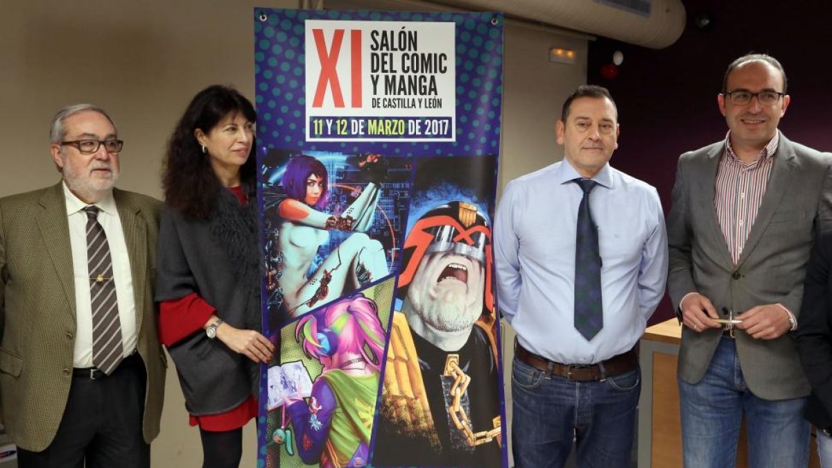 La concejala de Cultura del Ayuntamiento de Valladolid, Ana Redondo, junto a los organizadores del X Salón del Cómic y el Manga de Castilla y León-ICAL